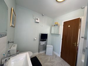SHOWER ROOM B- click for photo gallery
